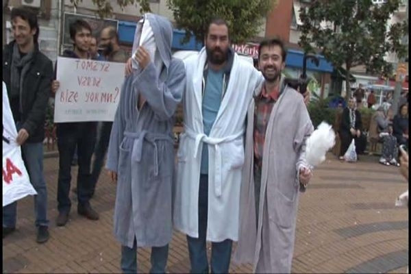Kadıköy belediyesi devreye girdi, tankerlerle su taşıdı