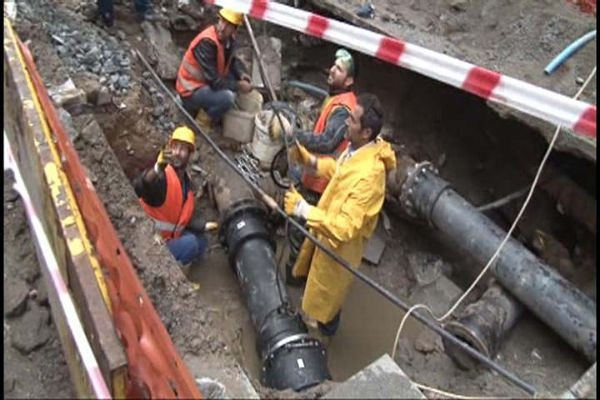 Kadıköy belediyesi devreye girdi, tankerlerle su taşıdı
