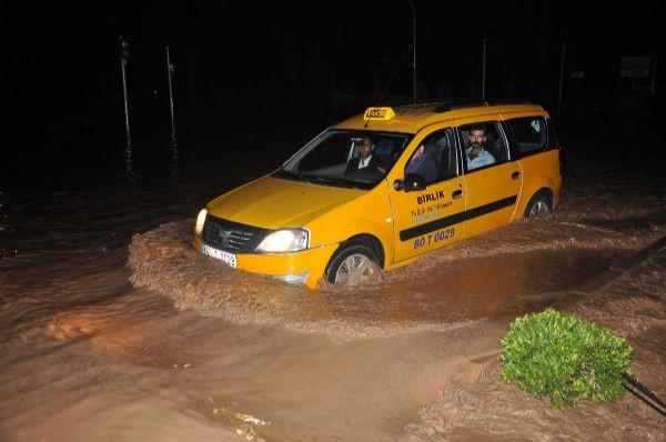 Osmaniye'de sel ve su baskını