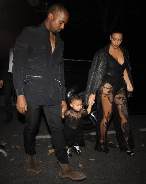 North West teyzesini izlemeye geldi