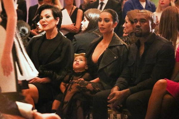 North West teyzesini izlemeye geldi