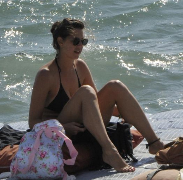 Issız kadın plajda