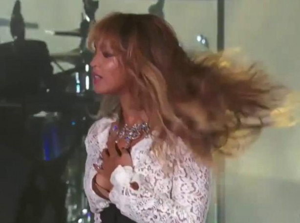 Beyonce'nin elbise kazası