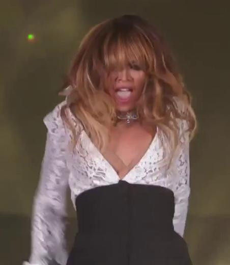 Beyonce'nin elbise kazası