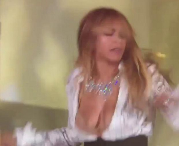 Beyonce'nin elbise kazası
