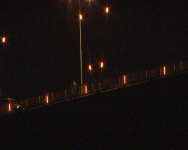 İntihara teşebbüs etti, boğaz trafiği felç oldu