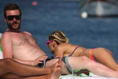 Demet Akalın bikinisiyle düşman çatlattı
