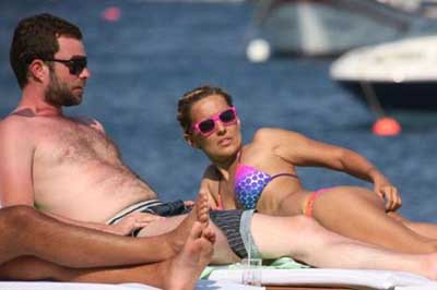 Demet Akalın bikinisiyle düşman çatlattı
