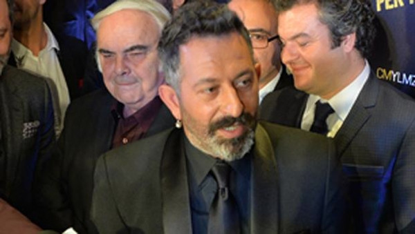 Uçakta yumruk yumruğa kavga