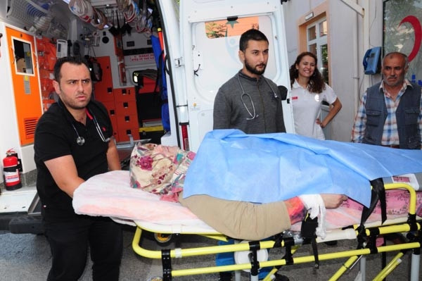 İş bulamadı, kadın kıyafetleri giyerek sokağa çıktı