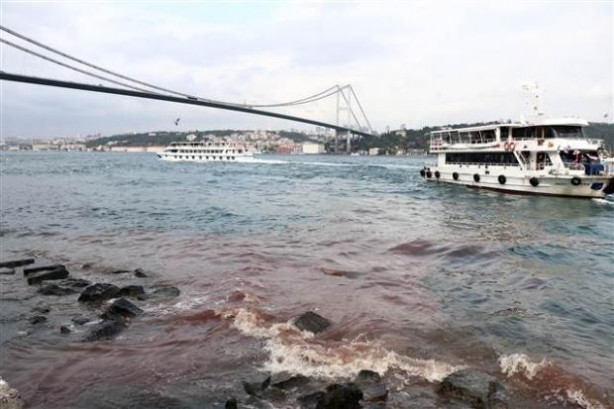 Boğaz kızıla büründü