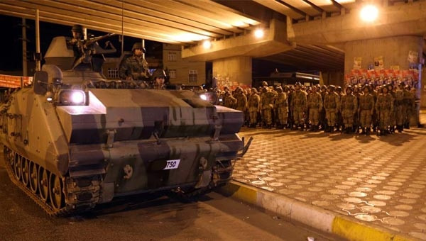 Diyarbakır'da büyük gerilim, asker şehre indi.