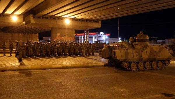 Diyarbakır'da büyük gerilim, asker şehre indi.
