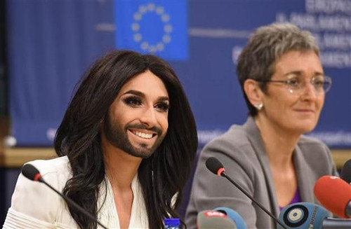 Avrupa Parlamentosu'nda Conchita Wurst izdihamı