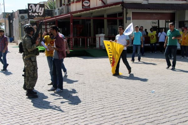 Polis havaya ateş açarak dağıttı!
