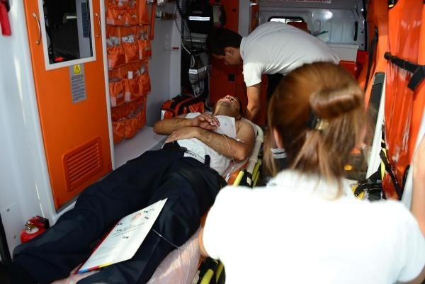Polis aracına molotoflu saldırı