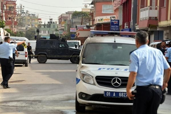 Polis aracına molotoflu saldırı