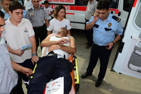 Polis aracına molotoflu saldırı