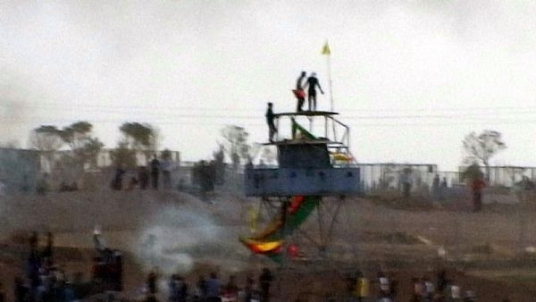 Nöbet kulübesine Öcalan'ın posterini astılar