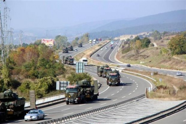 Türkiye'nin her köşesinden tanklar sınıra gidiyor