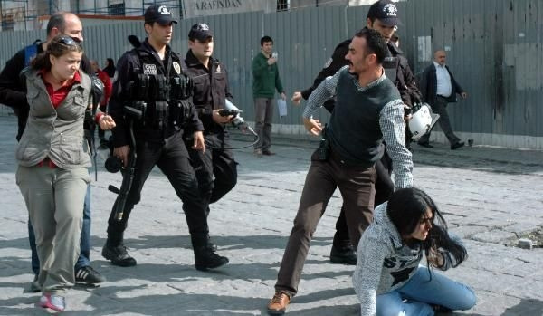 IŞİD protestosuna yaka-paça gözaltı