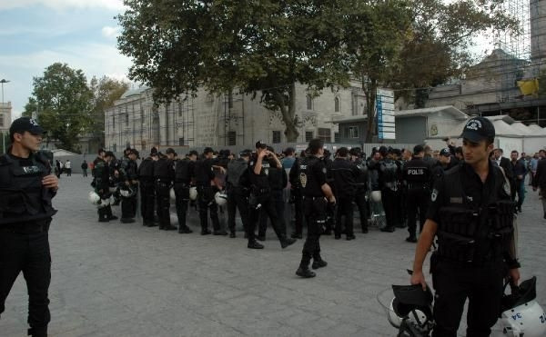 IŞİD protestosuna yaka-paça gözaltı