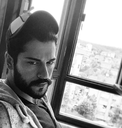 Burak Özçivit sakal bıraktı