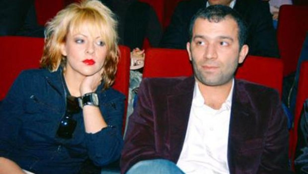 Pamela evlilik teklifini düşünecek
