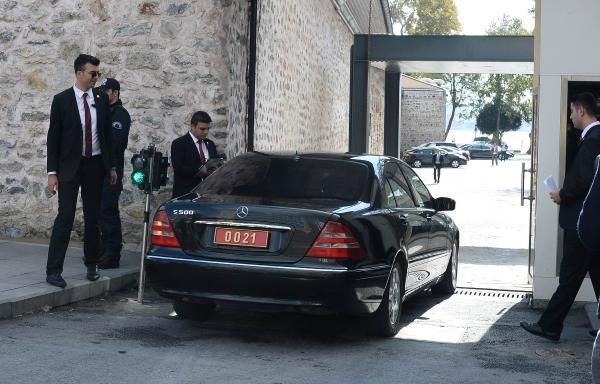 Davutoğlu 'Akil İnsanlar' heyetiyle görüşüyor