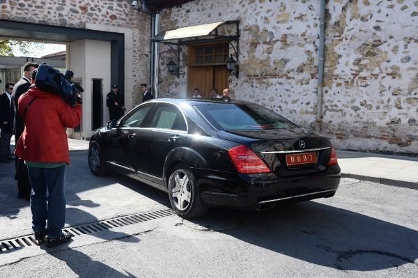 Davutoğlu 'Akil İnsanlar' heyetiyle görüşüyor