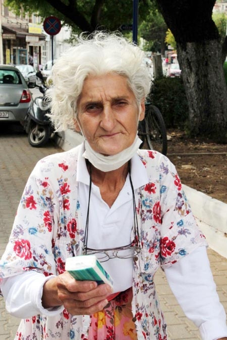 Kızı parka terk etti