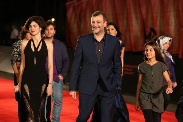 Hülya Avşar ve Rüzgar Erkoçlar aynı filmde