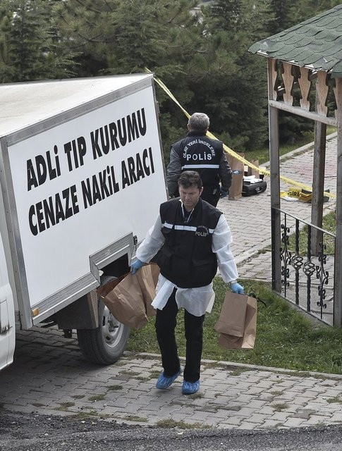 Ayrı yaşadığı eşini pompalı tüfekle öldürdü