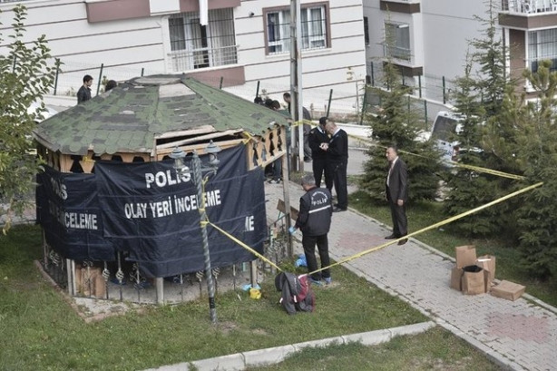 Ayrı yaşadığı eşini pompalı tüfekle öldürdü