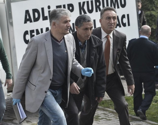 Ayrı yaşadığı eşini pompalı tüfekle öldürdü