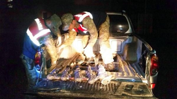 PKK'ya giden silahlar ele geçirildi