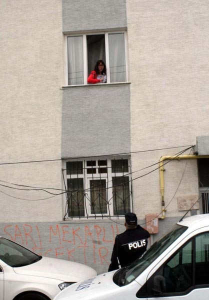 Babasının darbettiği öne sürülen çocuğu polis kurtardı