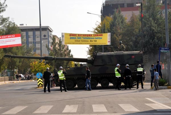 Diyarbakır'da asker bu sloganla yürüdü