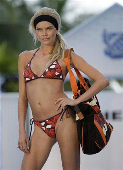 Dieselden bikini şov