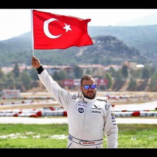 Ünlü isimlerin 29 Ekim Cumhuriyet Bayramı mesajları