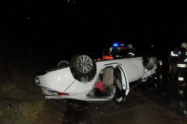 Otomobiller kafa kafaya çarpıştı: 4 ölü, 4 yaralı