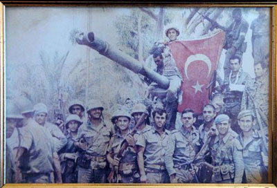 Bu fotoğraftaki asker aranıyor