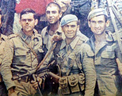 Bu fotoğraftaki asker aranıyor