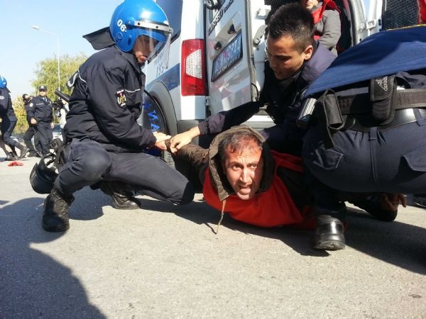 Ankara'da polis müdahalesi: 17 gözaltı