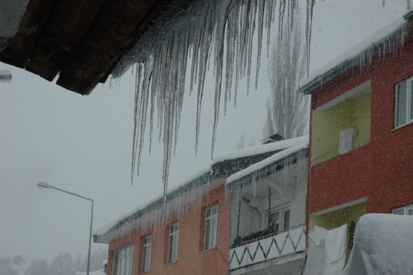 30 köyün merkezle bağlantısı kesildi!