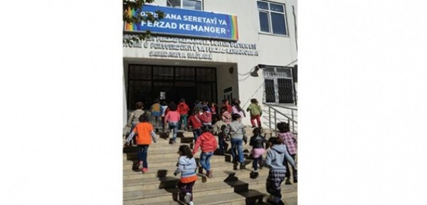 Mühürlenen Kürtçe okul yeniden açıldı