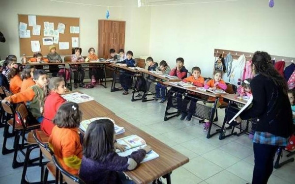 Mühürlenen Kürtçe okul yeniden açıldı