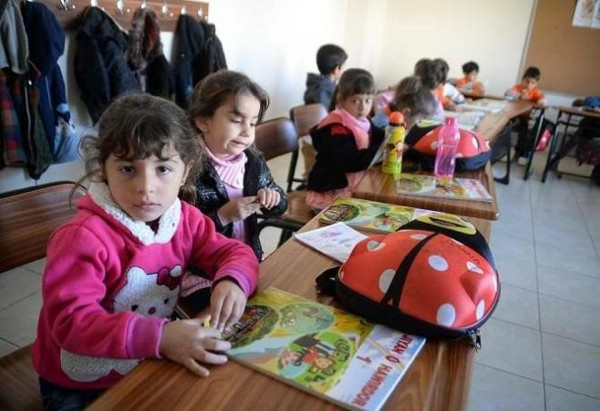 Mühürlenen Kürtçe okul yeniden açıldı