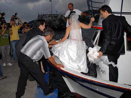 Gelinin tekne çilesi