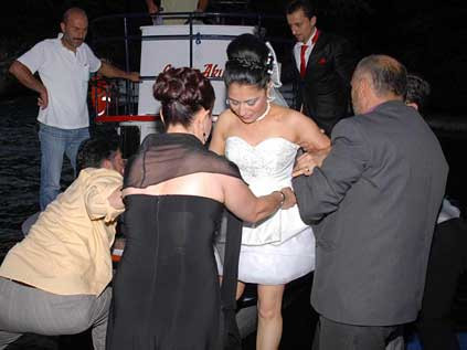 Gelinin tekne çilesi
